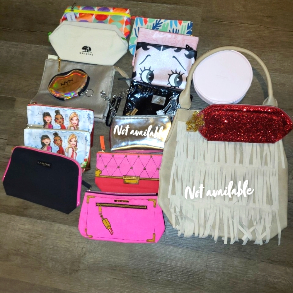 FREE 🎁 💝 w/purchase! Beauty & fashion bags😍 JUICY, ESTEE, LANCOME, CLINIQUE!!